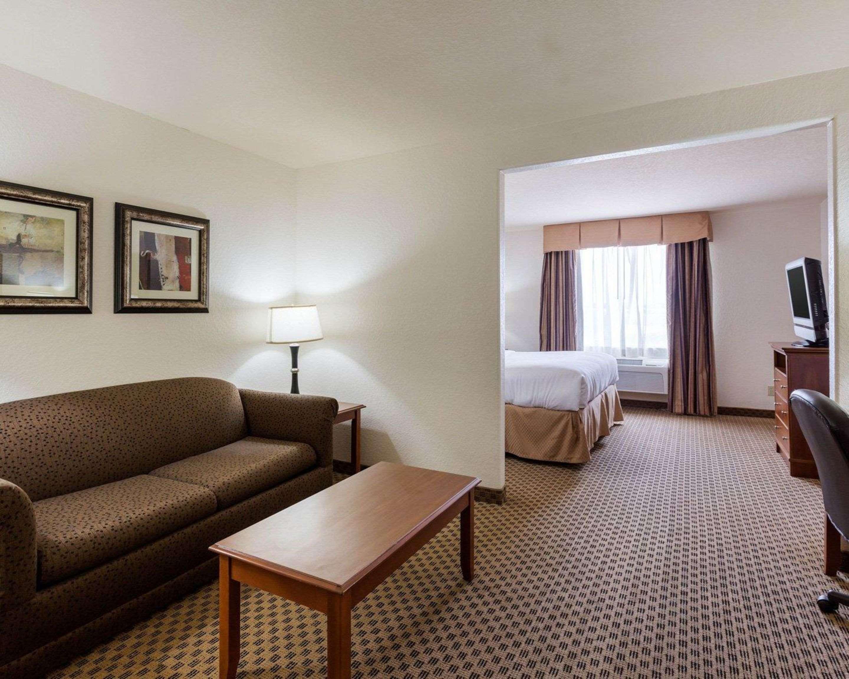 Quality Suites Гантсвілл Екстер'єр фото