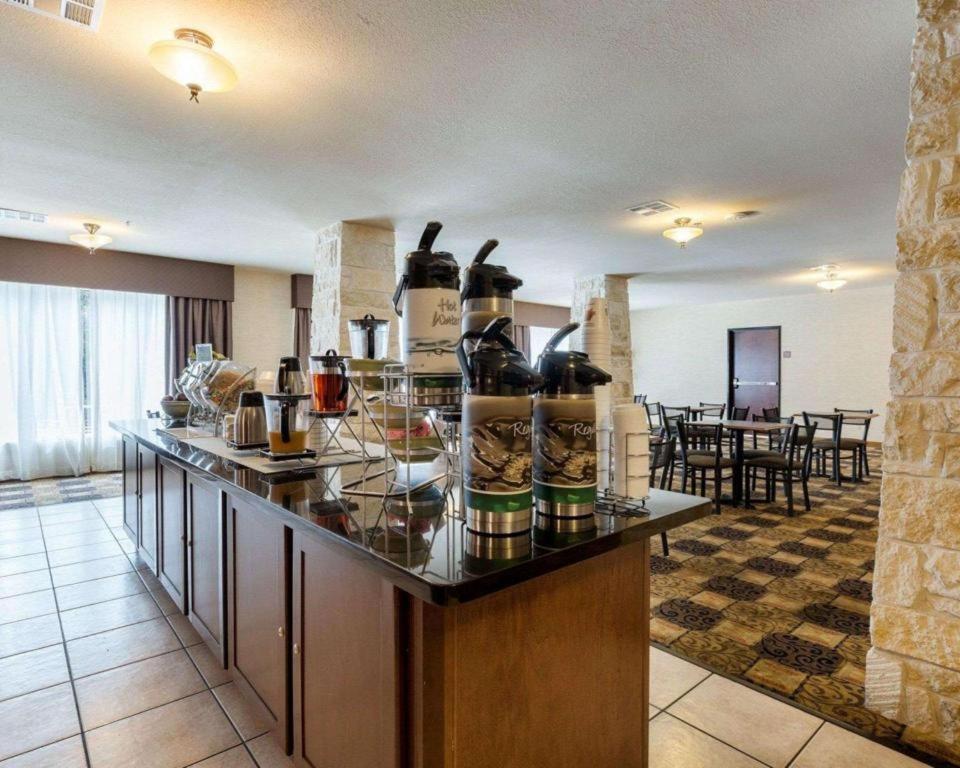 Quality Suites Гантсвілл Екстер'єр фото