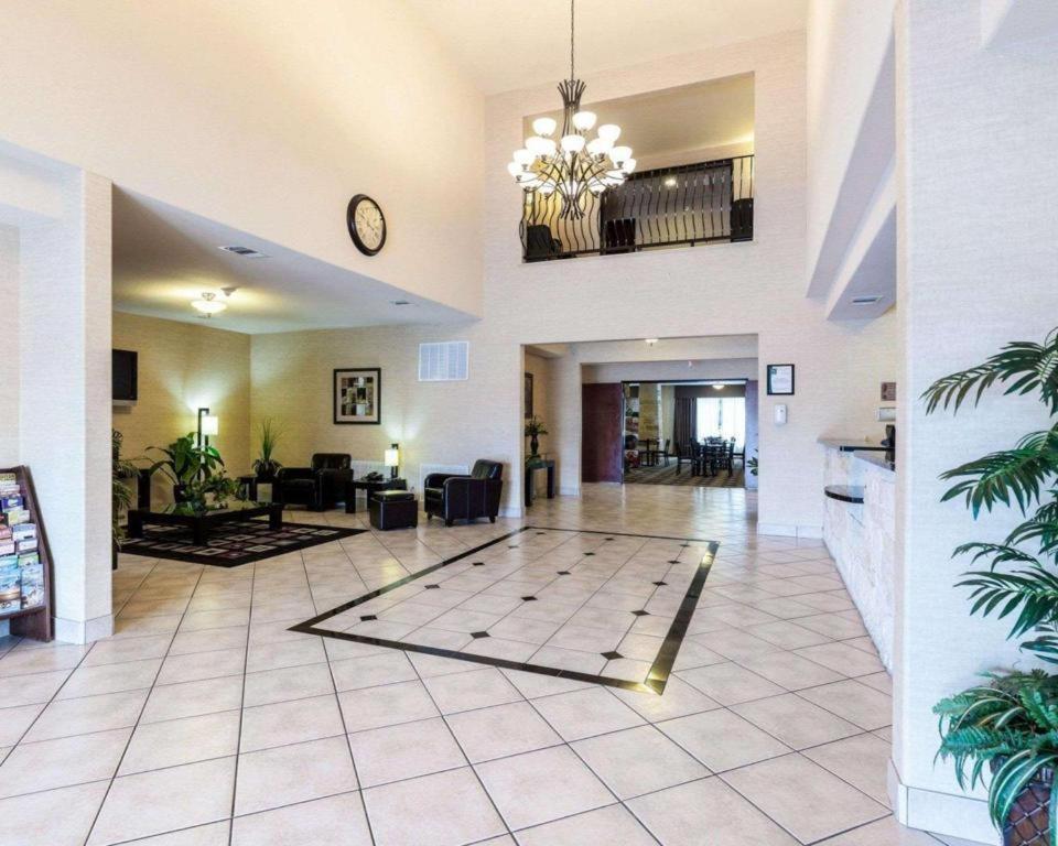 Quality Suites Гантсвілл Екстер'єр фото