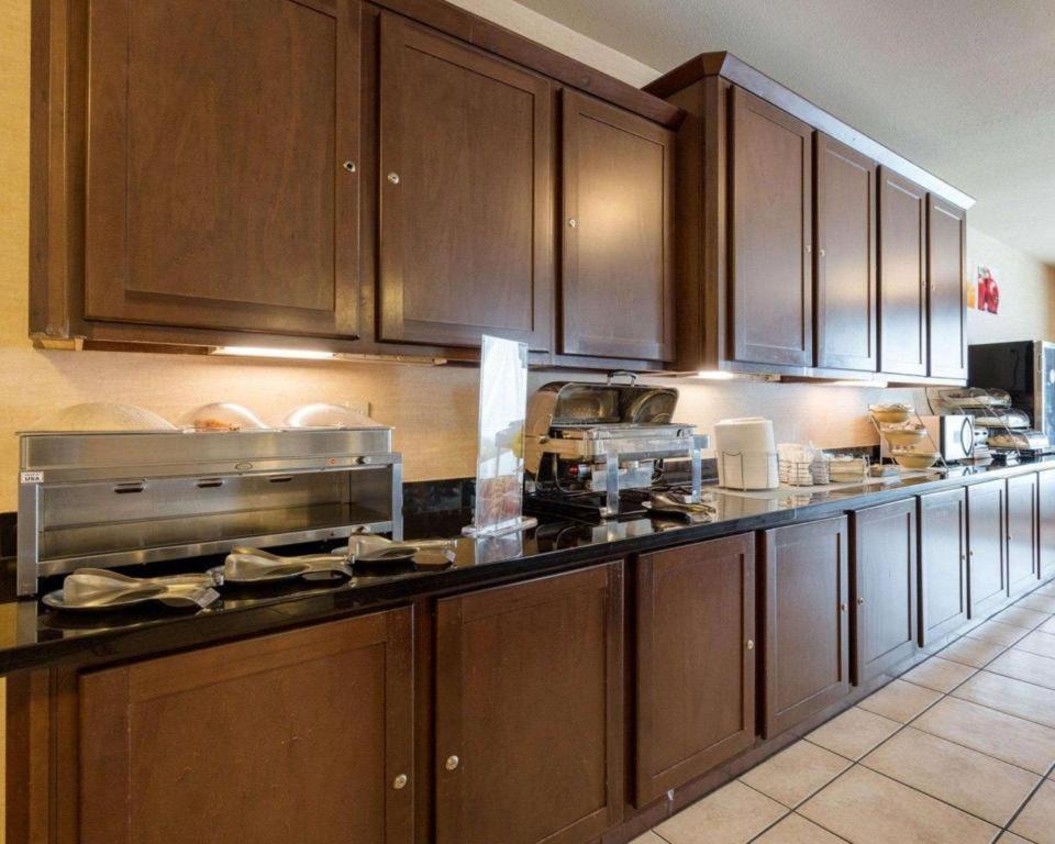 Quality Suites Гантсвілл Екстер'єр фото